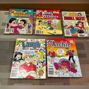 Lot of 2 ARCHIE and 3 BETTY & VERONICA Comic Digest
Magazines - 1992-93